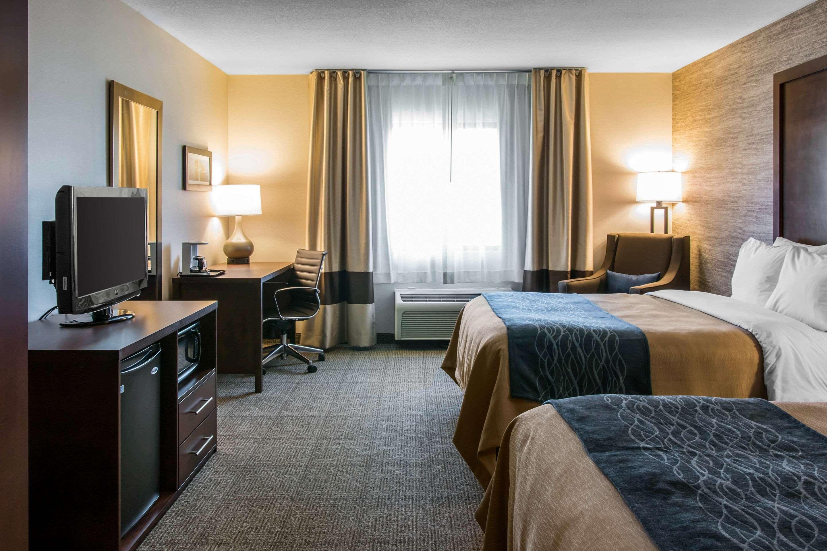 Comfort Inn Ludington Near Us-10 Екстериор снимка