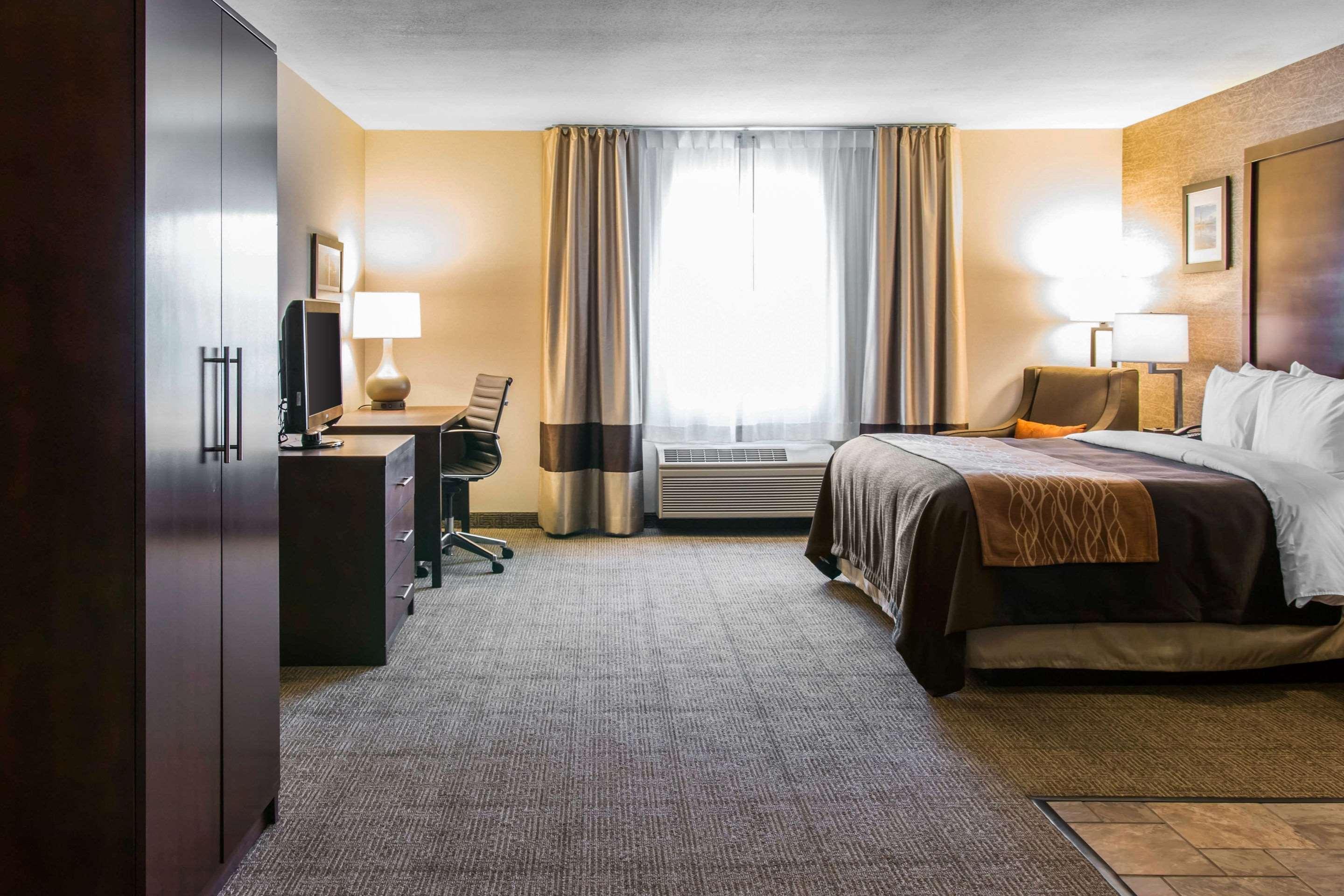 Comfort Inn Ludington Near Us-10 Екстериор снимка