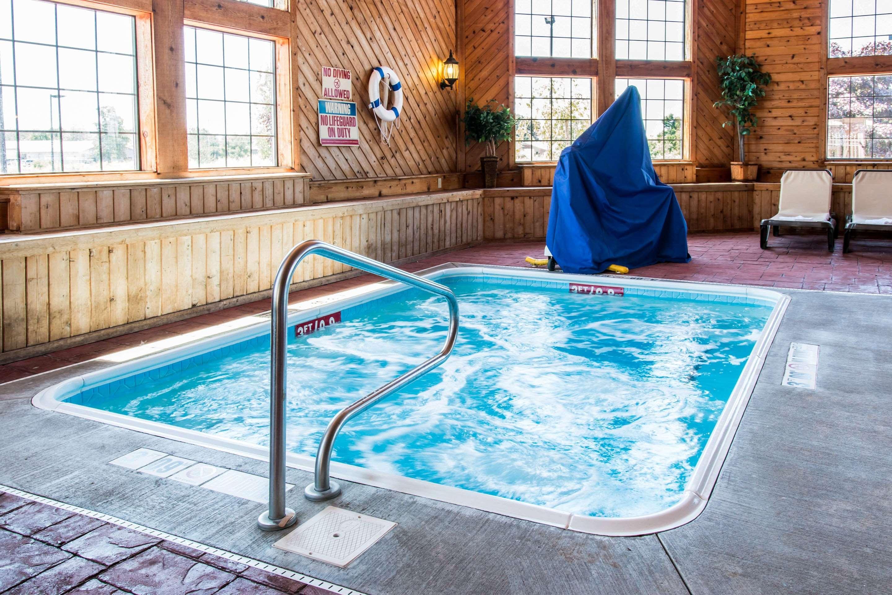 Comfort Inn Ludington Near Us-10 Екстериор снимка