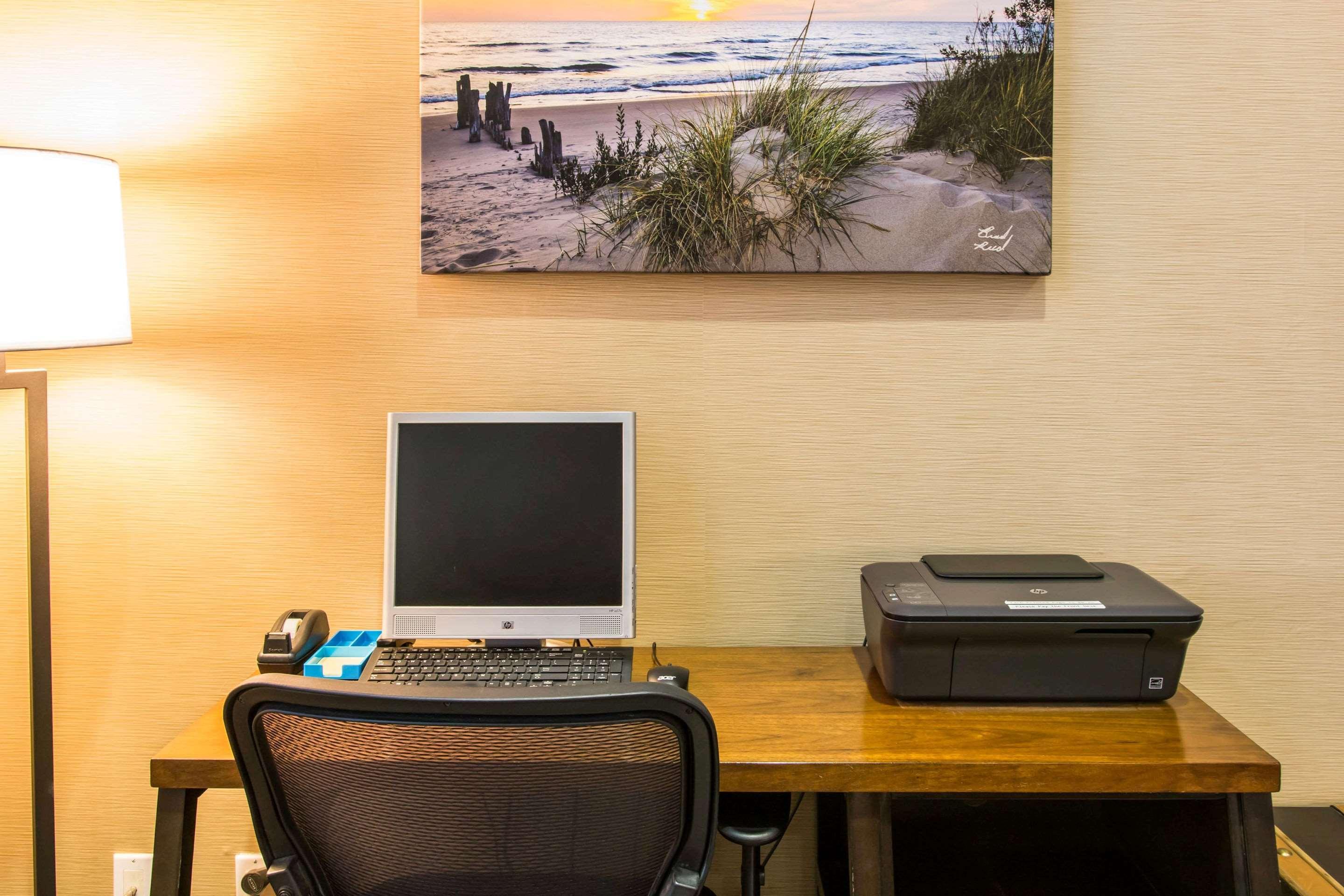 Comfort Inn Ludington Near Us-10 Екстериор снимка