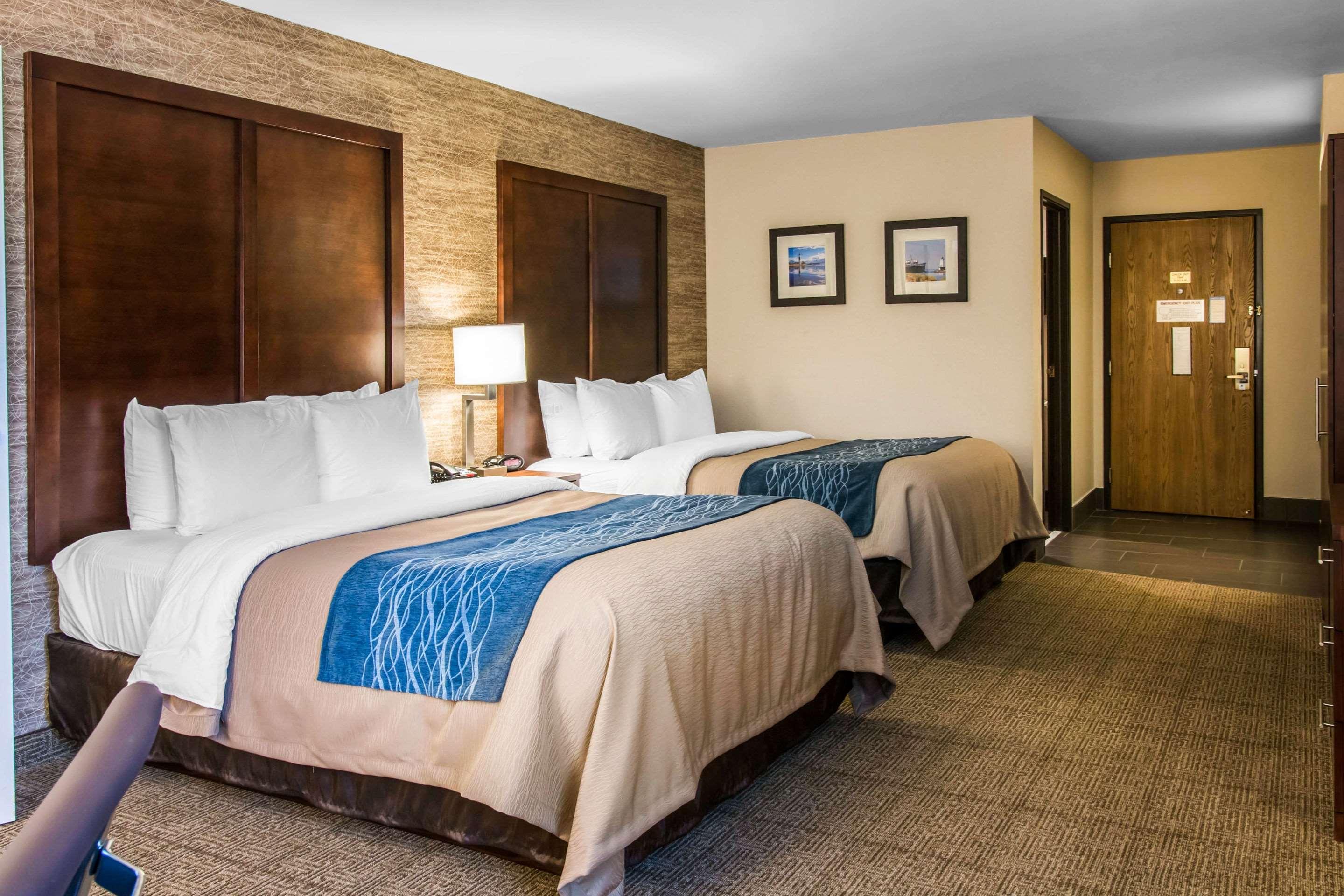 Comfort Inn Ludington Near Us-10 Екстериор снимка