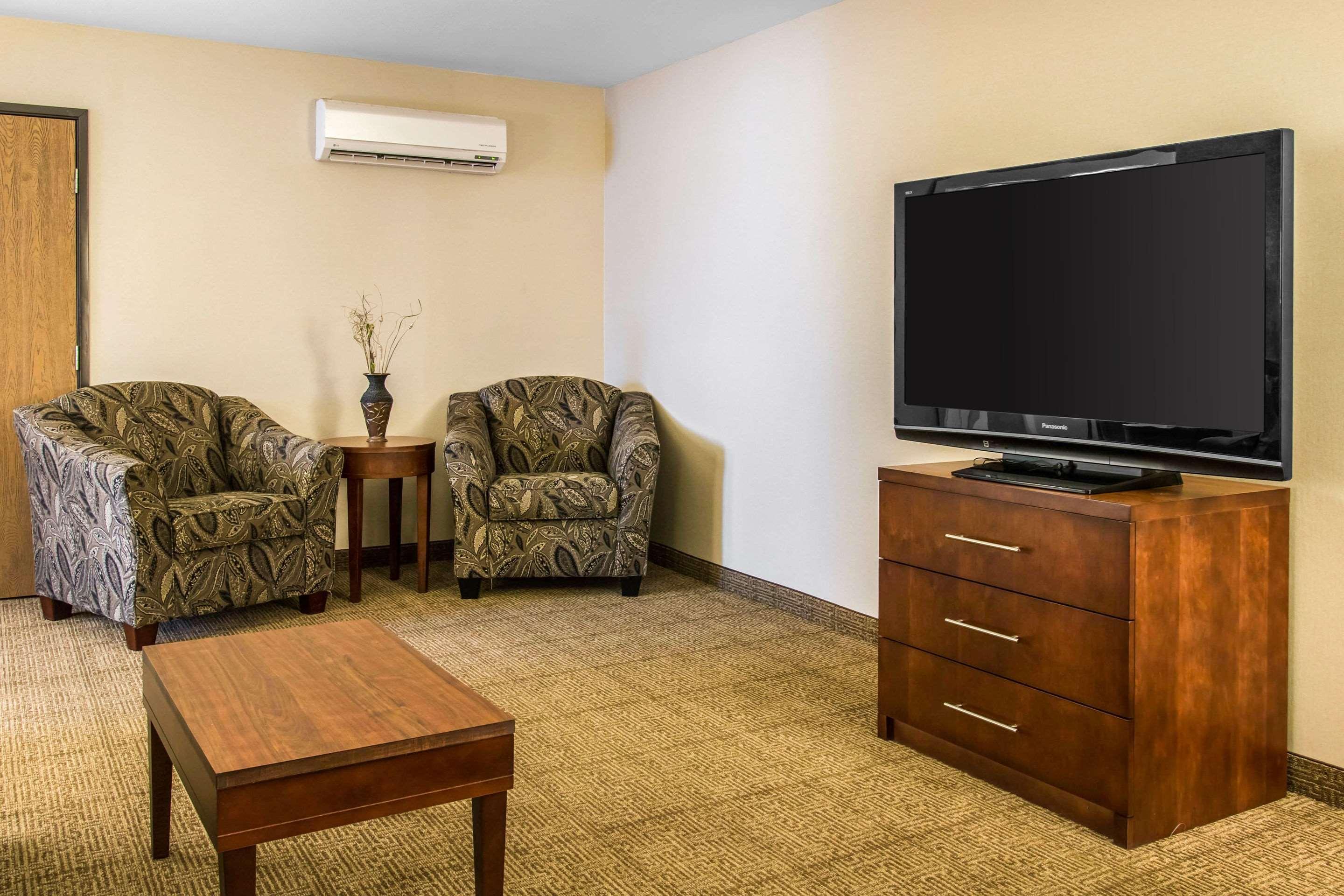 Comfort Inn Ludington Near Us-10 Екстериор снимка