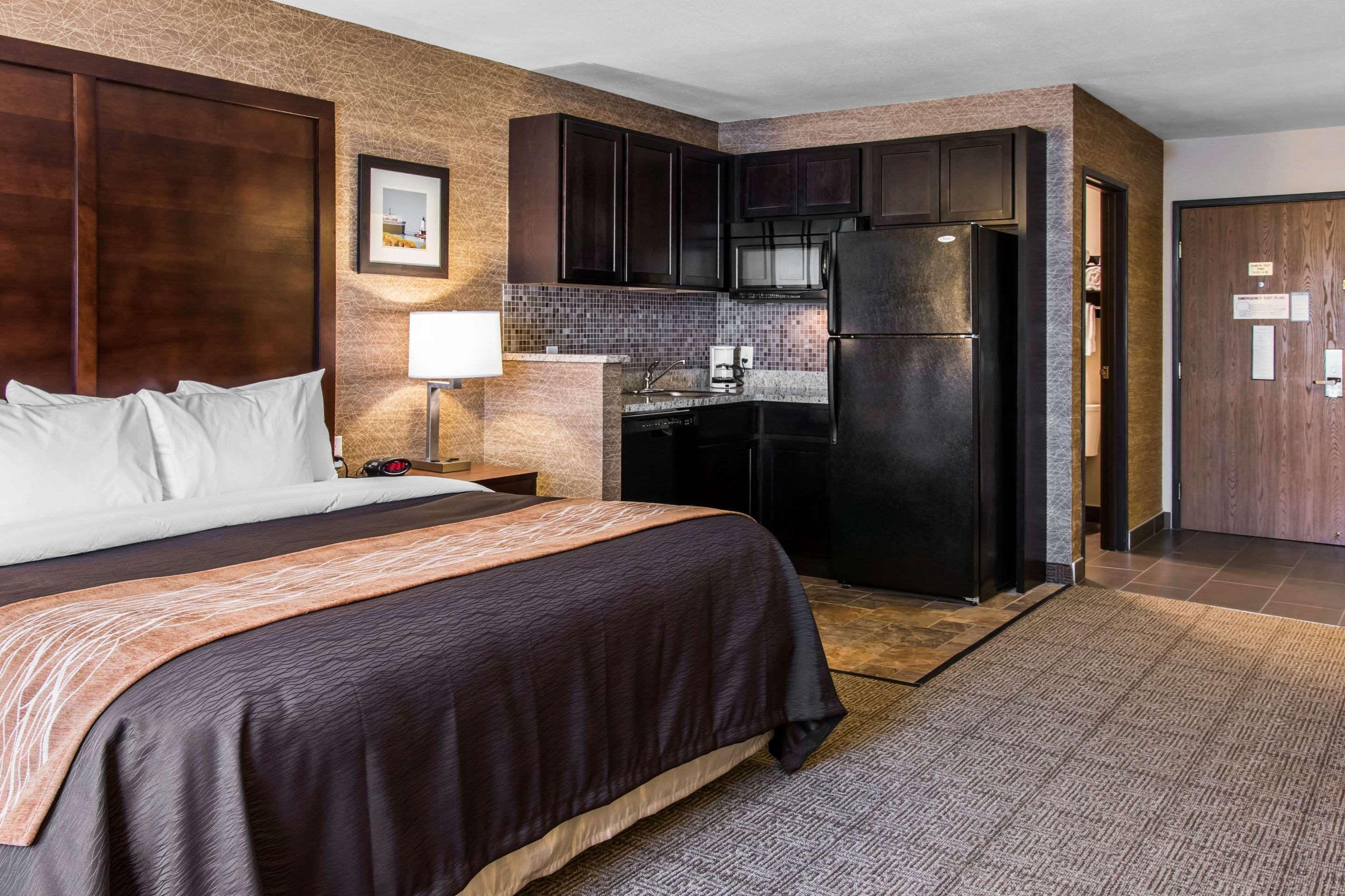 Comfort Inn Ludington Near Us-10 Екстериор снимка