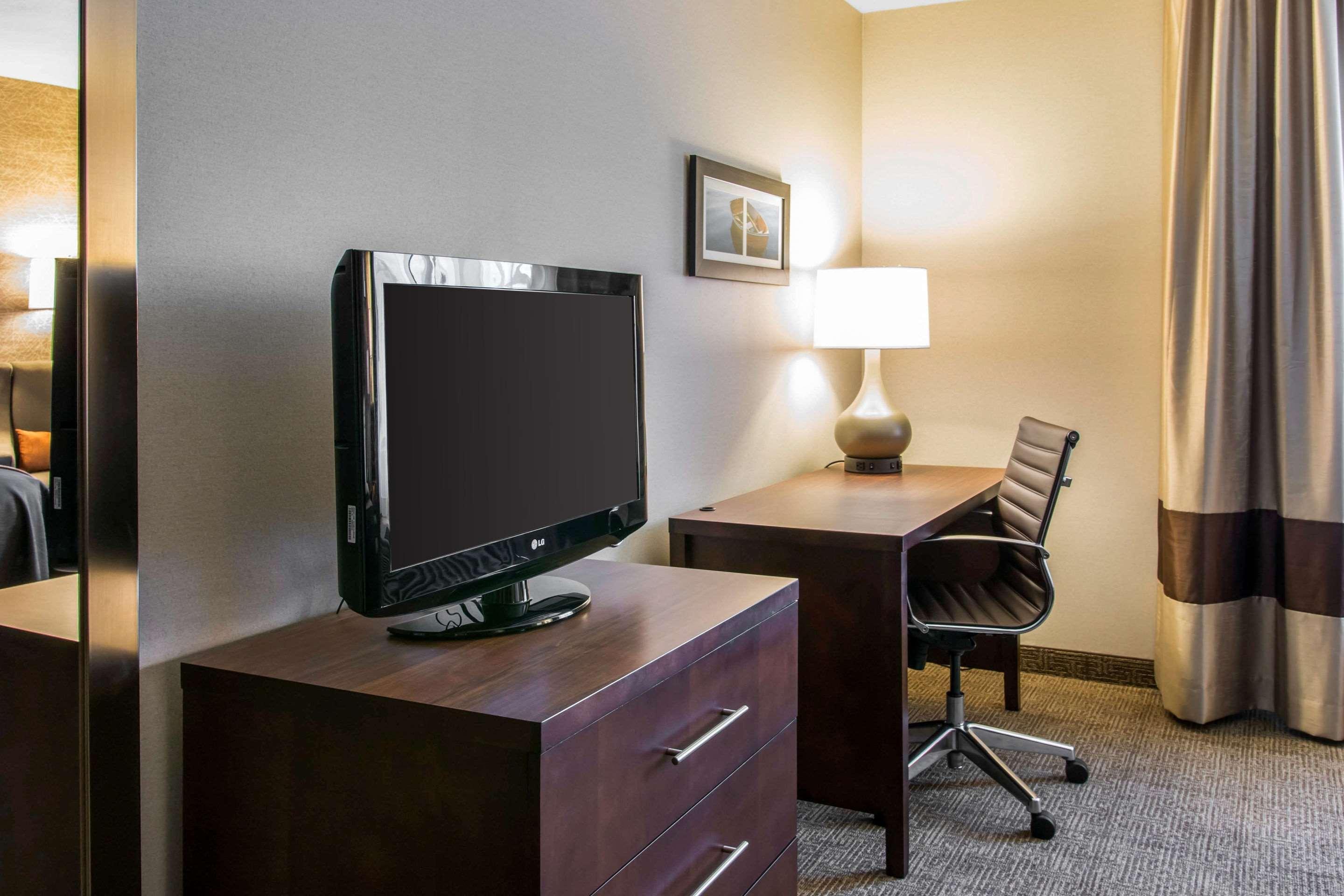 Comfort Inn Ludington Near Us-10 Екстериор снимка