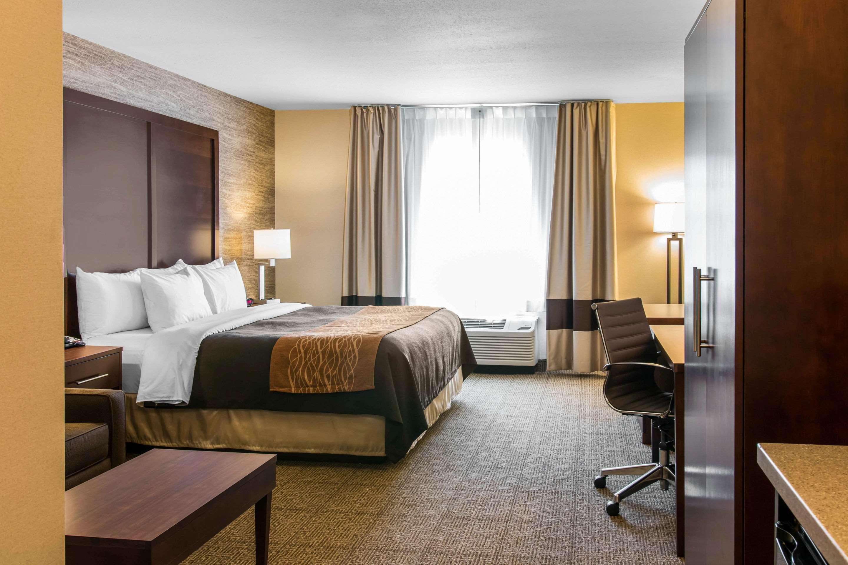 Comfort Inn Ludington Near Us-10 Екстериор снимка