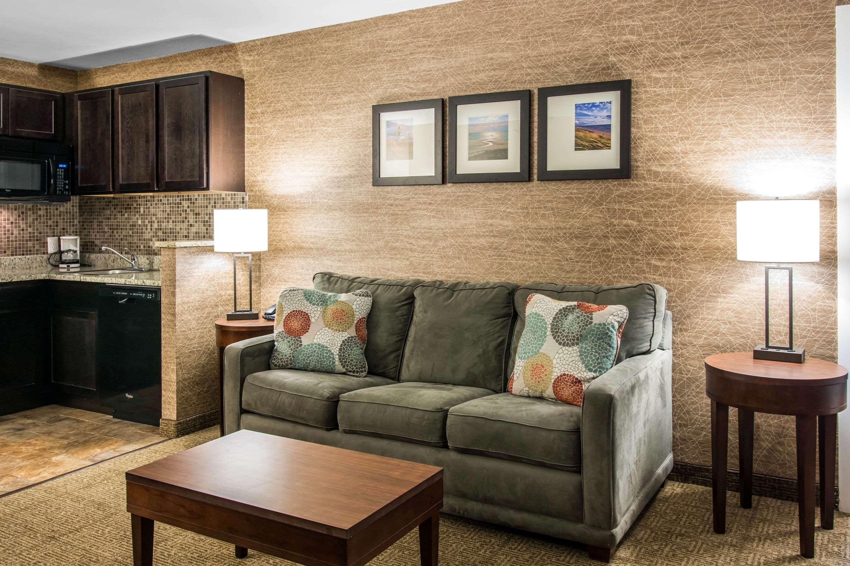 Comfort Inn Ludington Near Us-10 Екстериор снимка
