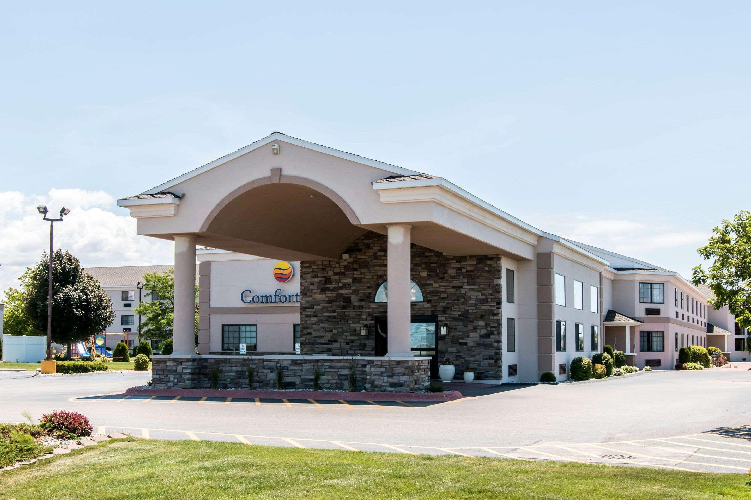 Comfort Inn Ludington Near Us-10 Екстериор снимка