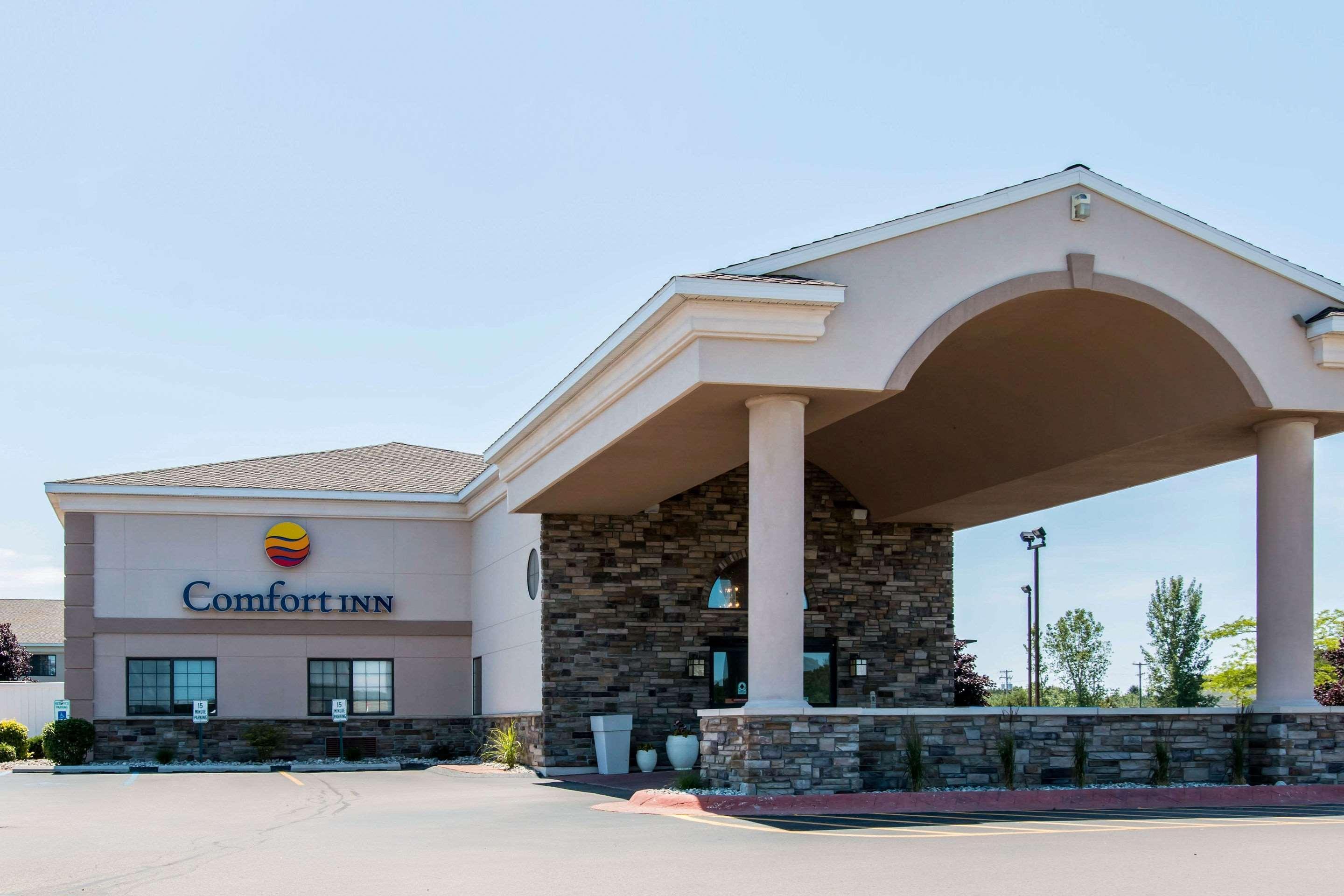 Comfort Inn Ludington Near Us-10 Екстериор снимка