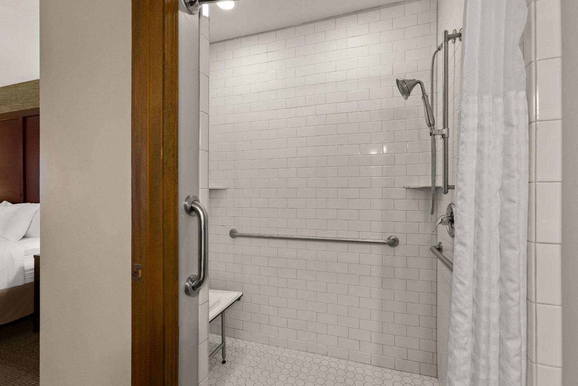 Comfort Inn Ludington Near Us-10 Екстериор снимка
