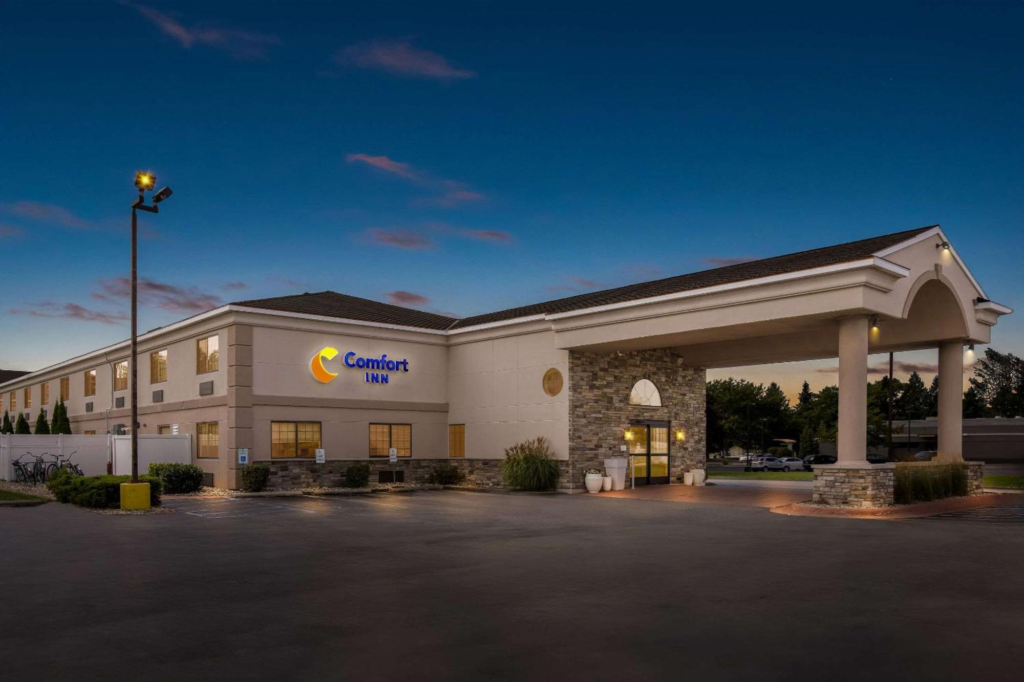 Comfort Inn Ludington Near Us-10 Екстериор снимка