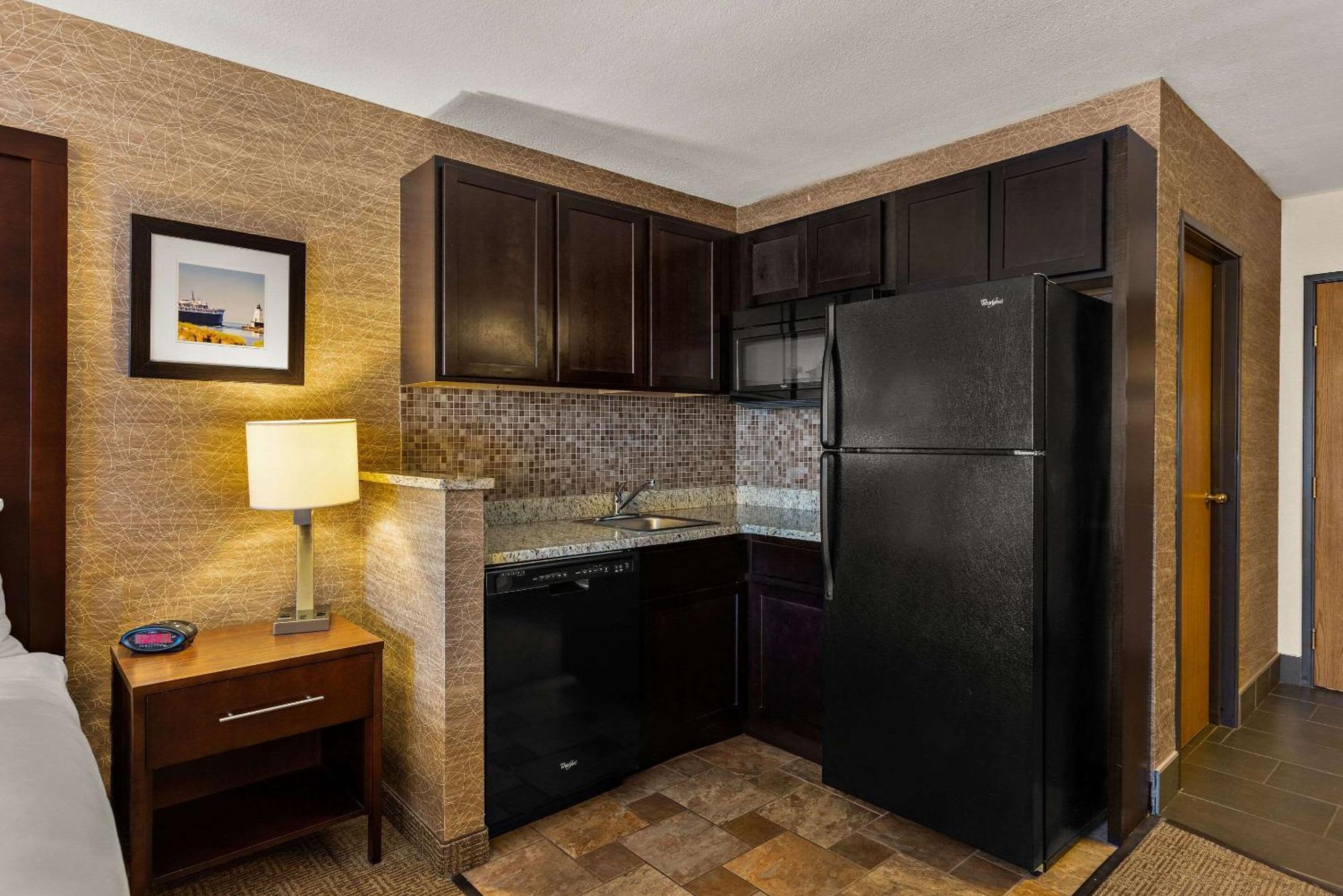 Comfort Inn Ludington Near Us-10 Екстериор снимка