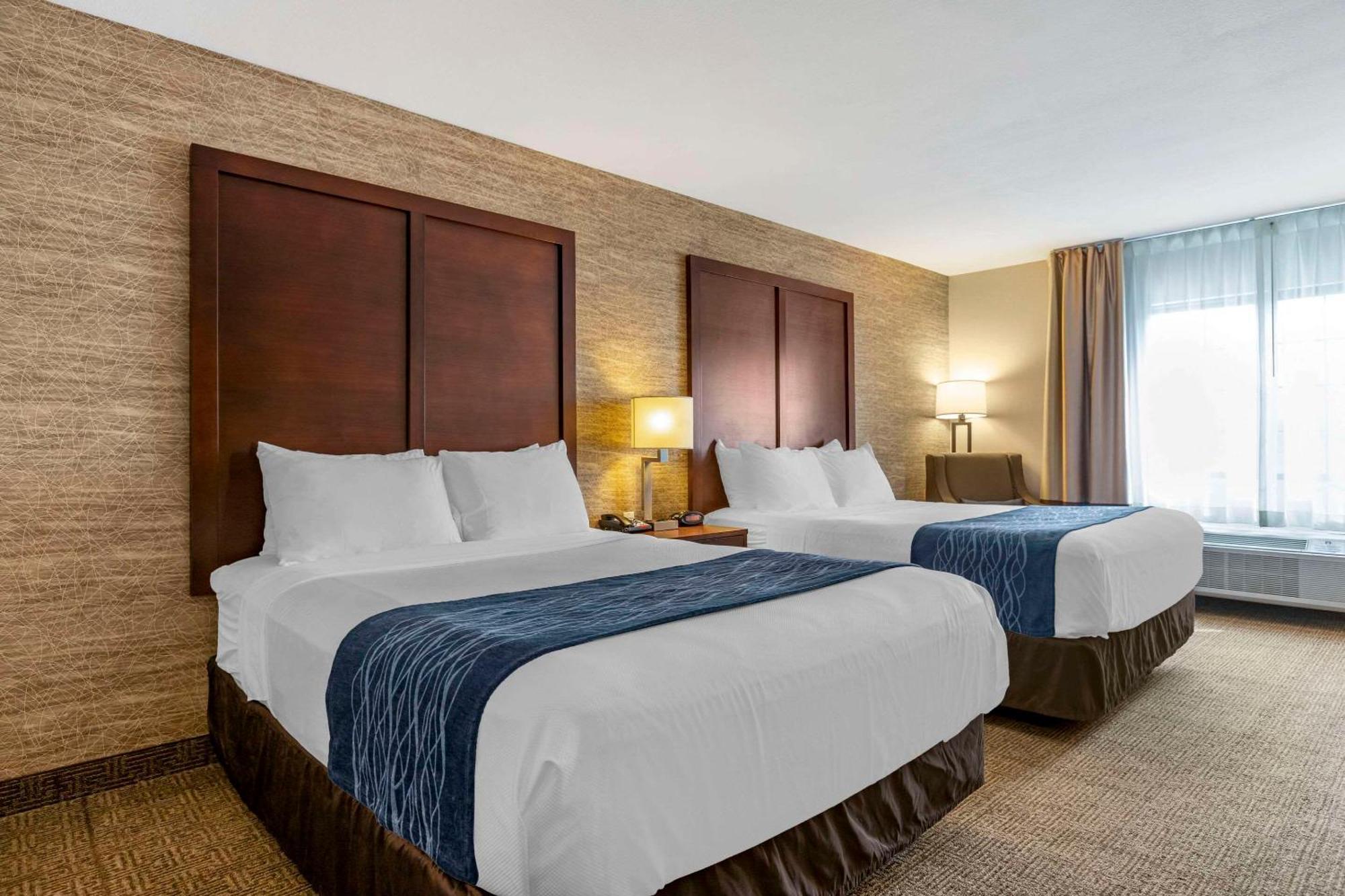 Comfort Inn Ludington Near Us-10 Екстериор снимка