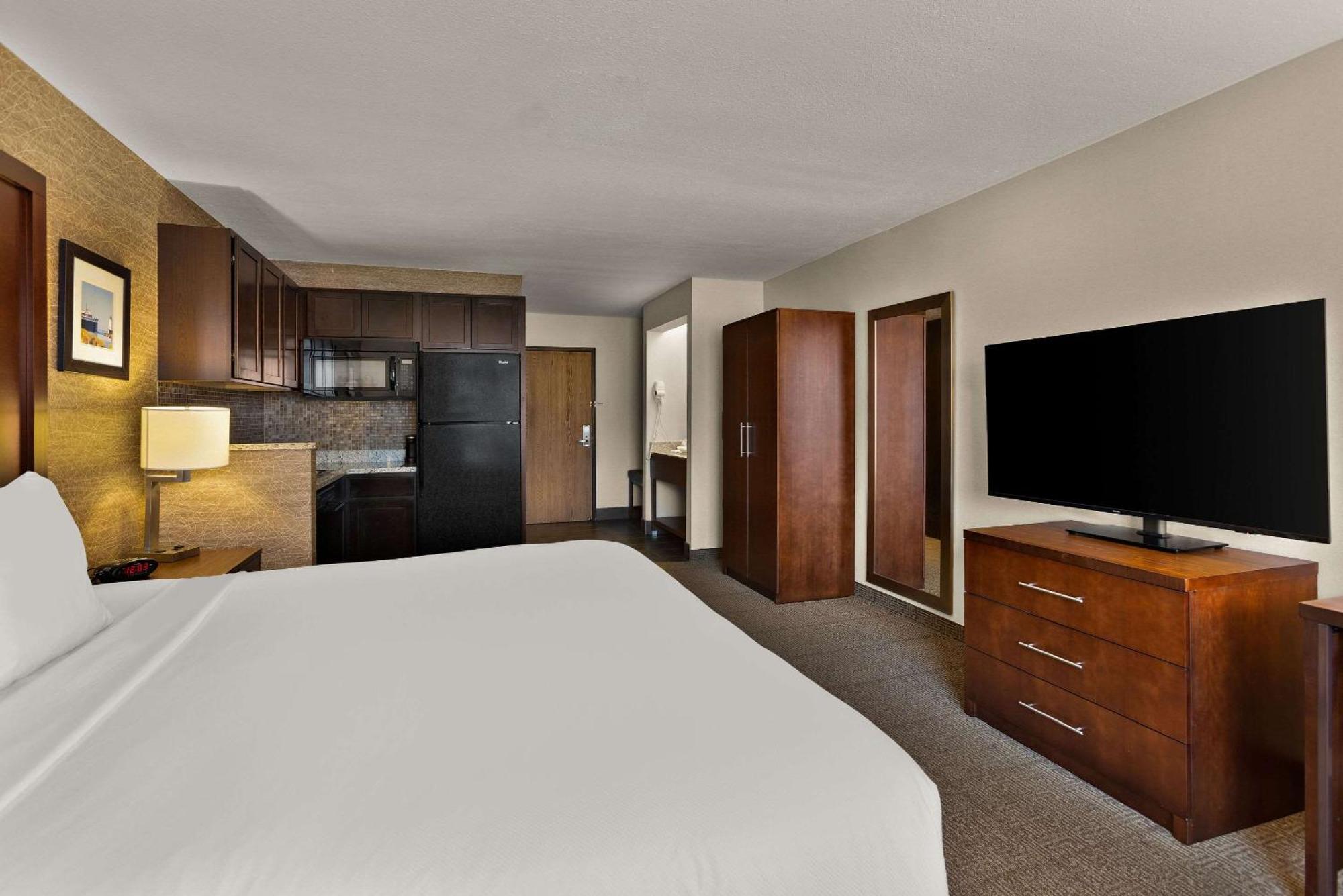 Comfort Inn Ludington Near Us-10 Екстериор снимка