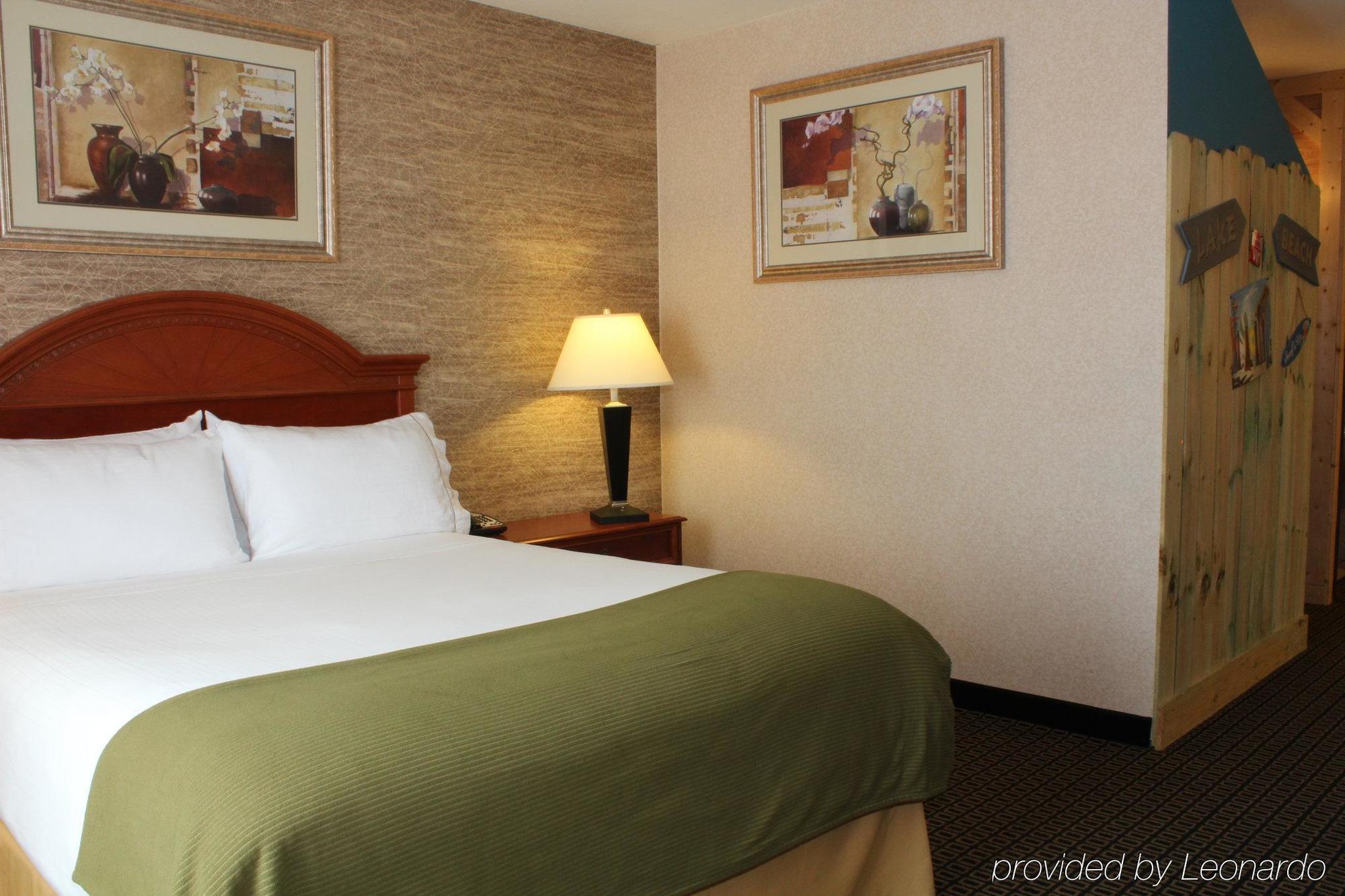 Comfort Inn Ludington Near Us-10 Екстериор снимка