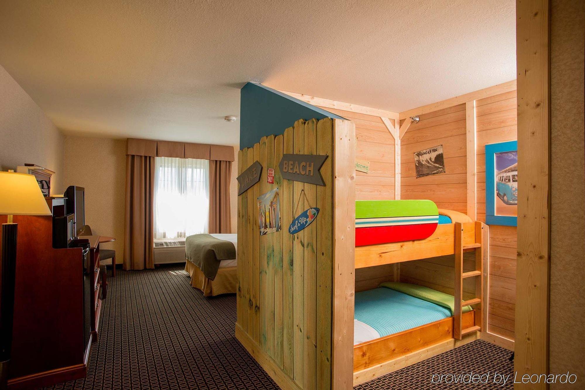 Comfort Inn Ludington Near Us-10 Екстериор снимка