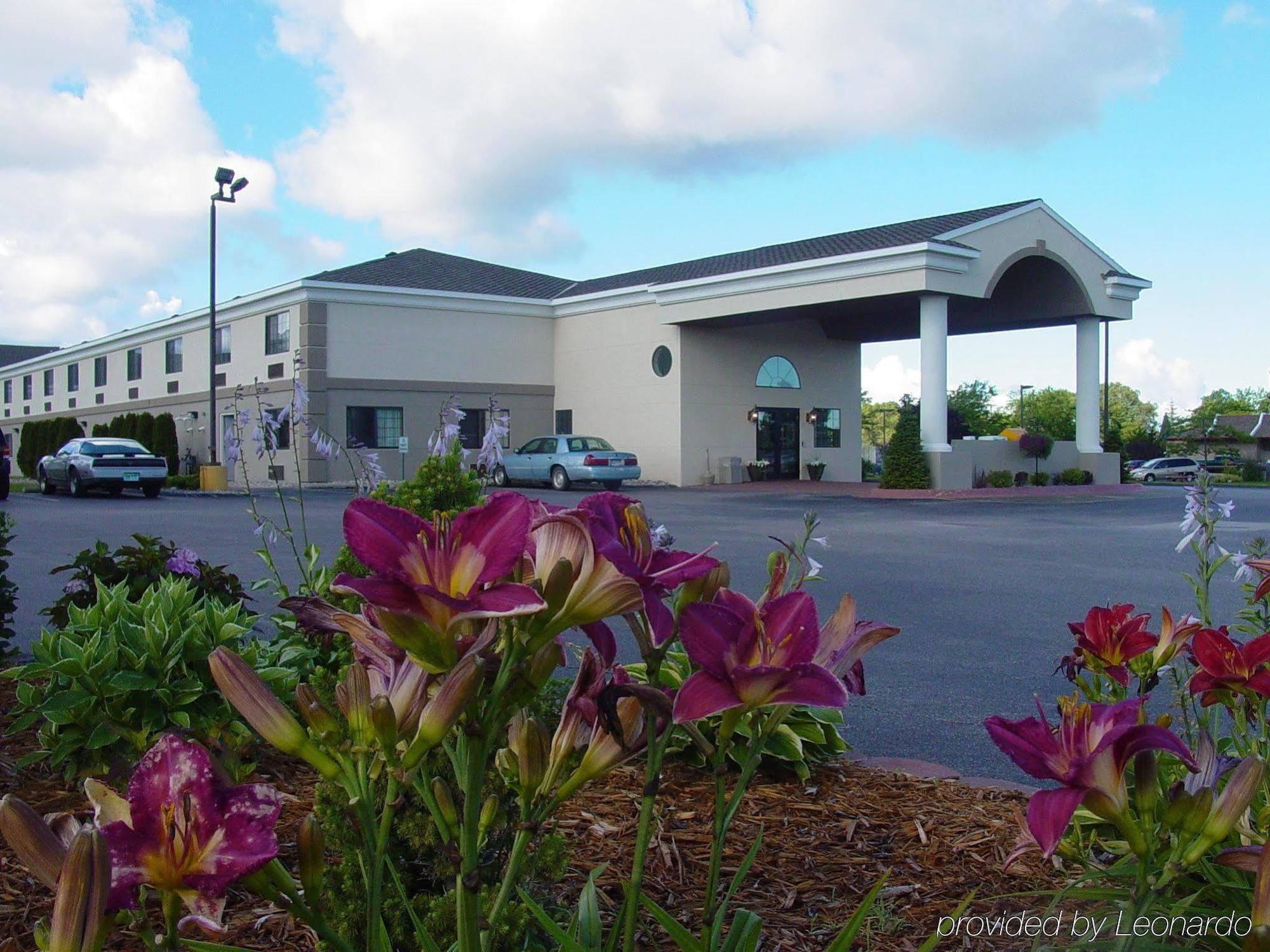 Comfort Inn Ludington Near Us-10 Екстериор снимка