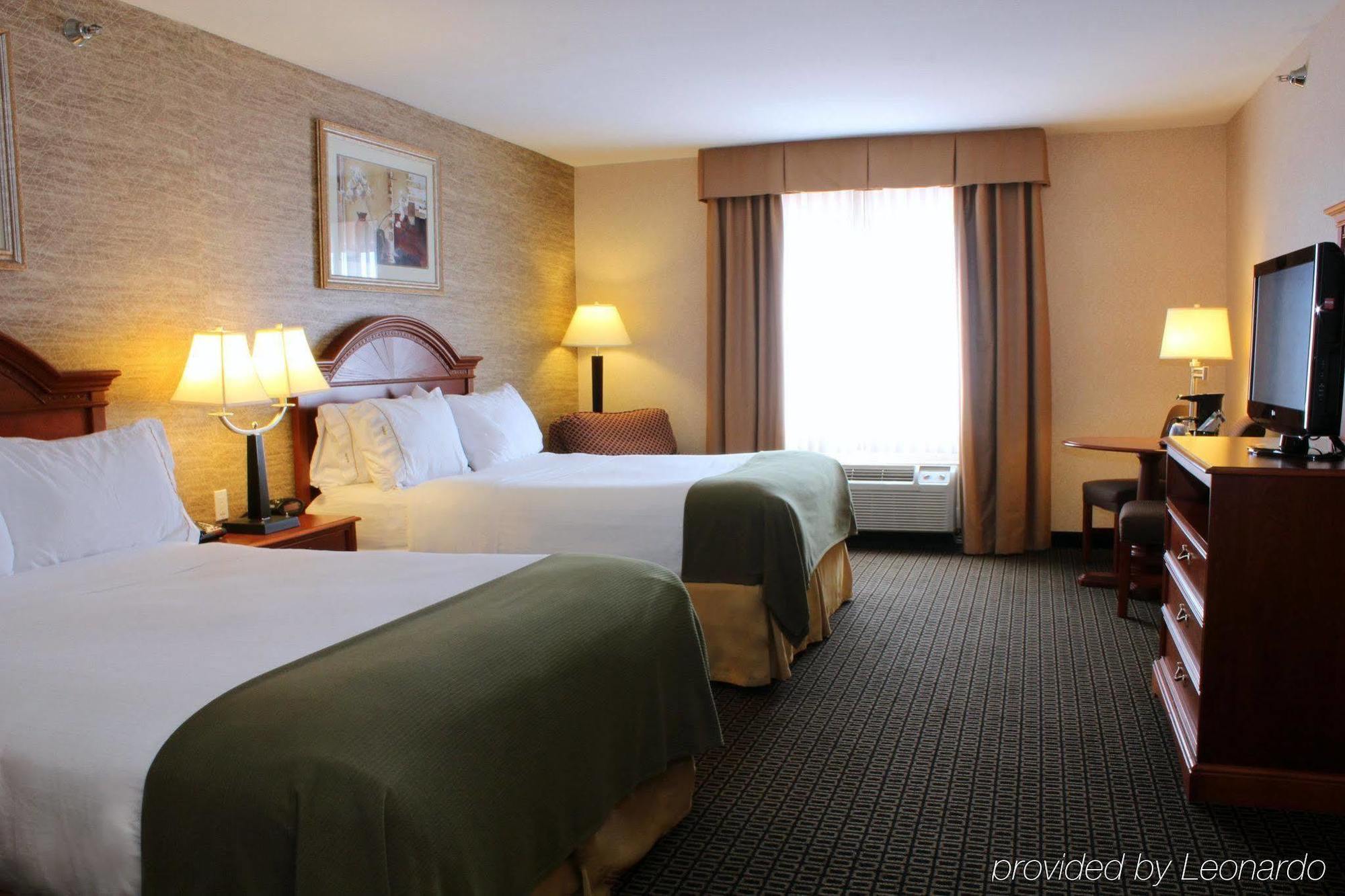 Comfort Inn Ludington Near Us-10 Екстериор снимка
